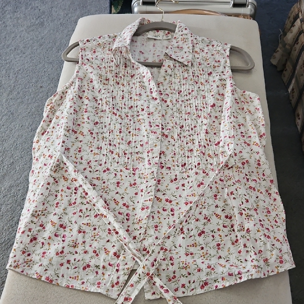 Cato Floral Sleeveless Button Down Shirt - White and Pink